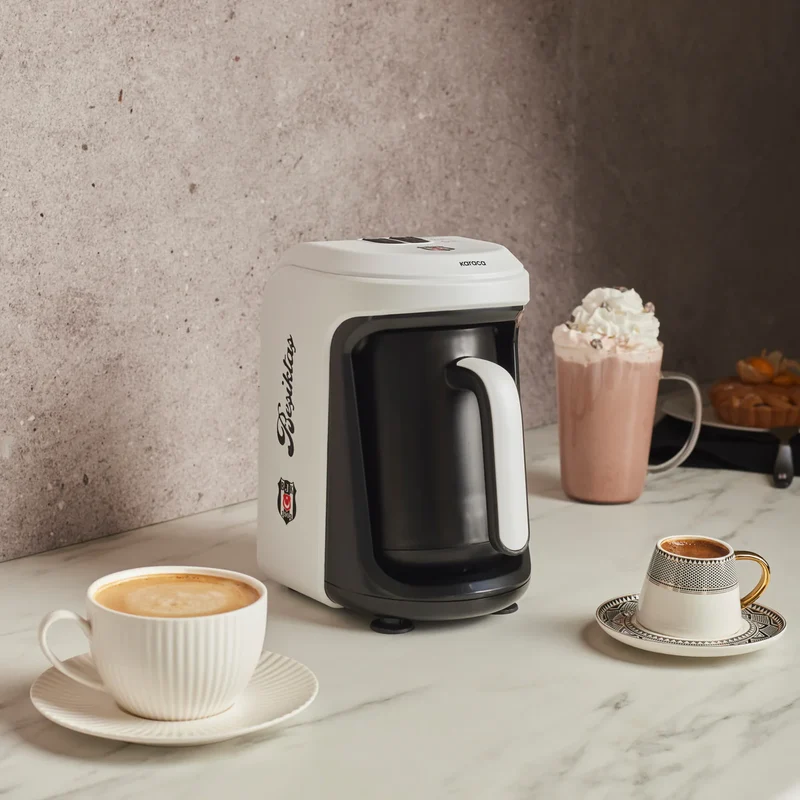 Karaca x Besiktas gelicentieerde Hatır Hüps Turkse koffiemachine met melkfunctie