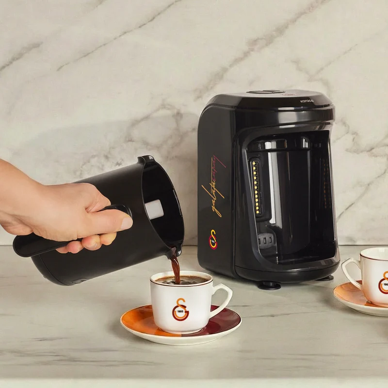 Karaca x Galatasaray gelicentieerde Hatır Hüps Turkse koffiemachine met melkfunctie