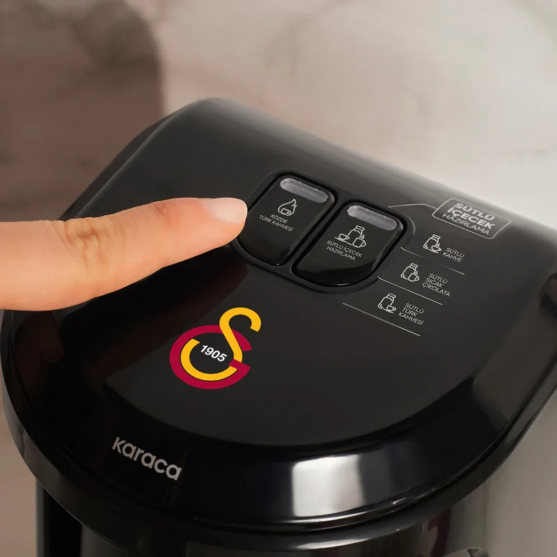 Karaca x Galatasaray gelicentieerde Hatır Hüps Turkse koffiemachine met melkfunctie