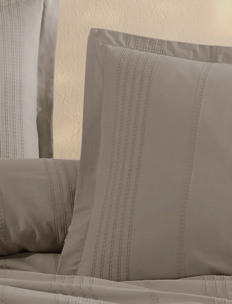 TAYLA DEKBEDOVERTREKSET | TAUPE 200X220 CM 4-DELIG