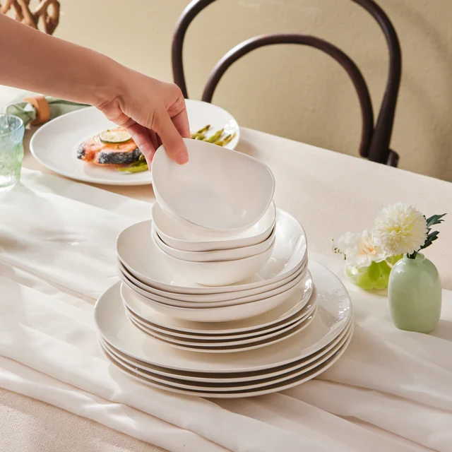 Karaca Streamline Rubicon 24-delig servies voor 6 personen, wit