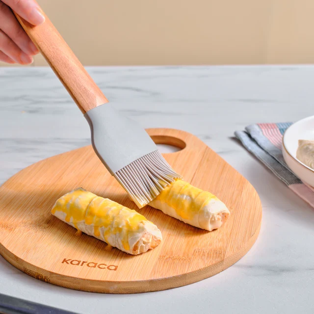 Karaca x Refika Gadgets siliconen bakkwast met houten handvat