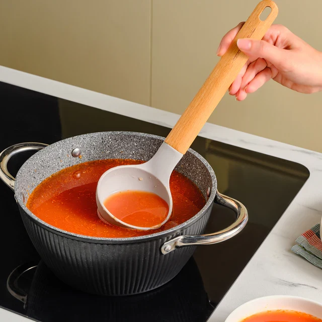Karaca x Refika Gadgets siliconen soeplepel met houten handvat