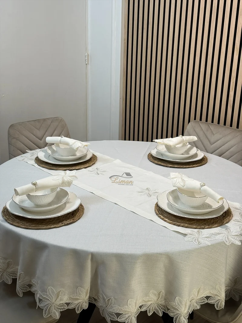 Artemis Tafelkleed Set Met Server Cream 18 Delig