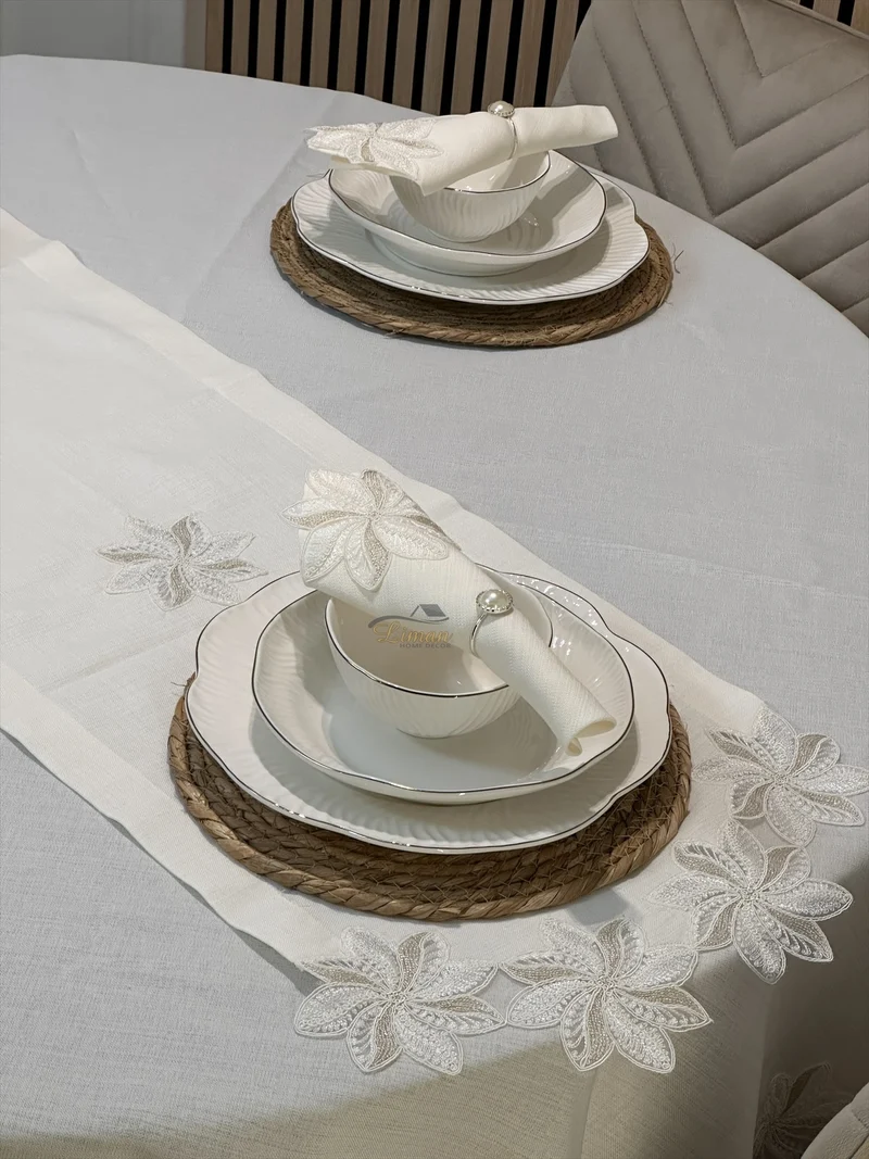 Artemis Tafelkleed Set Met Server Cream 18 Delig