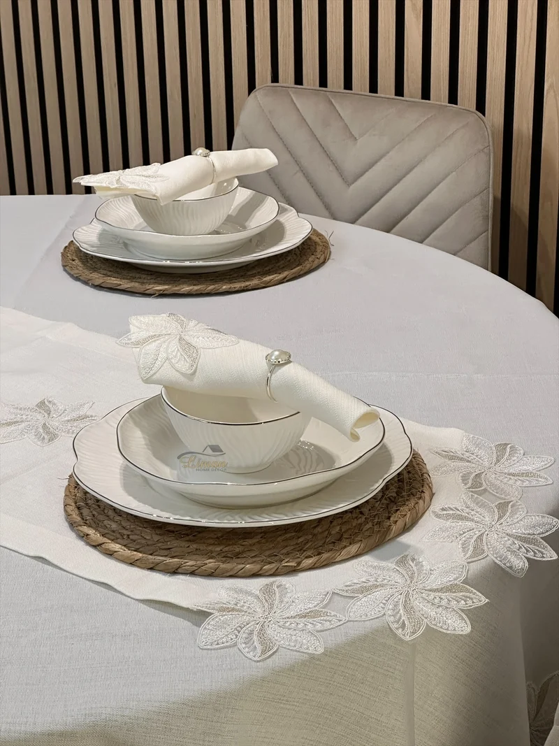 Artemis Tafelkleed Set Met Server Cream 18 Delig