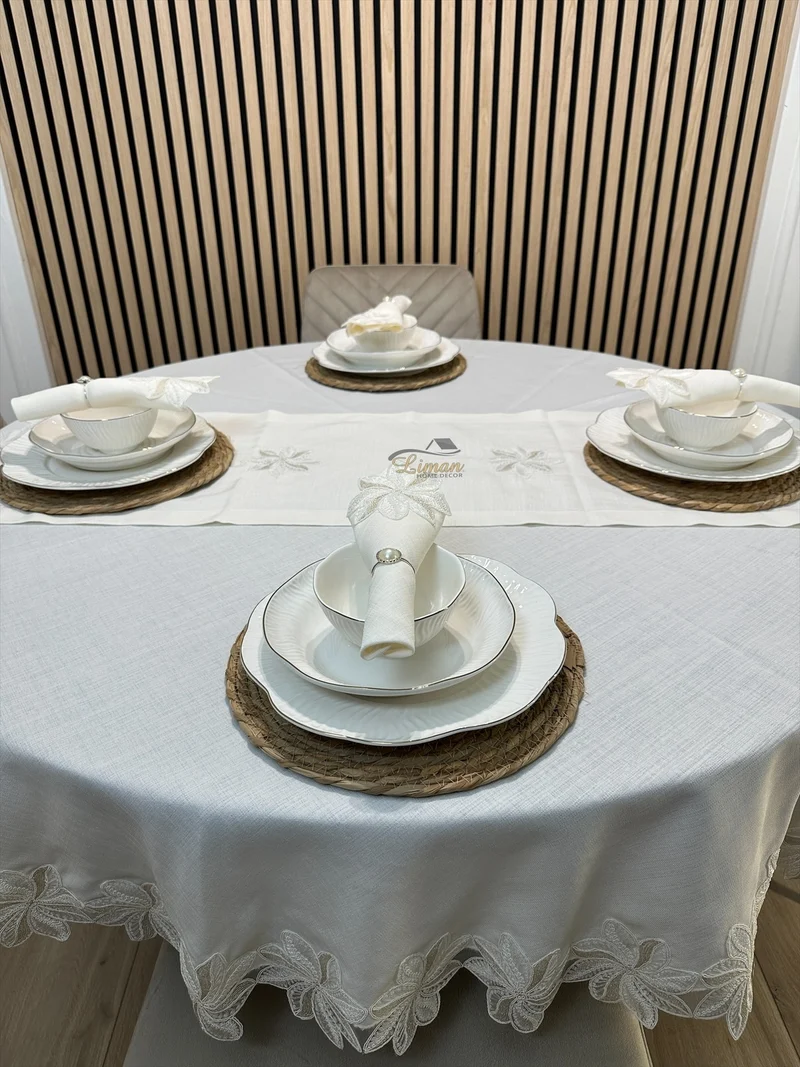 Artemis Tafelkleed Set Met Server Cream 18 Delig