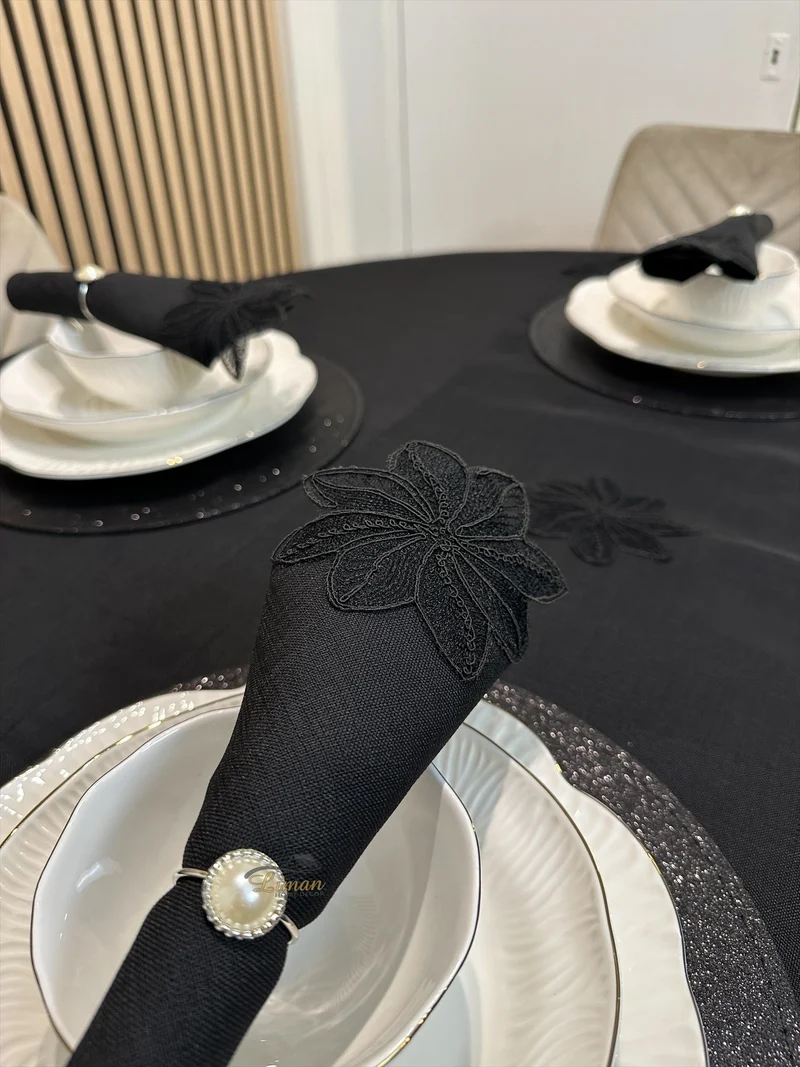 Artemis Tafelkleed Set Met Server Zwart 18 Delig