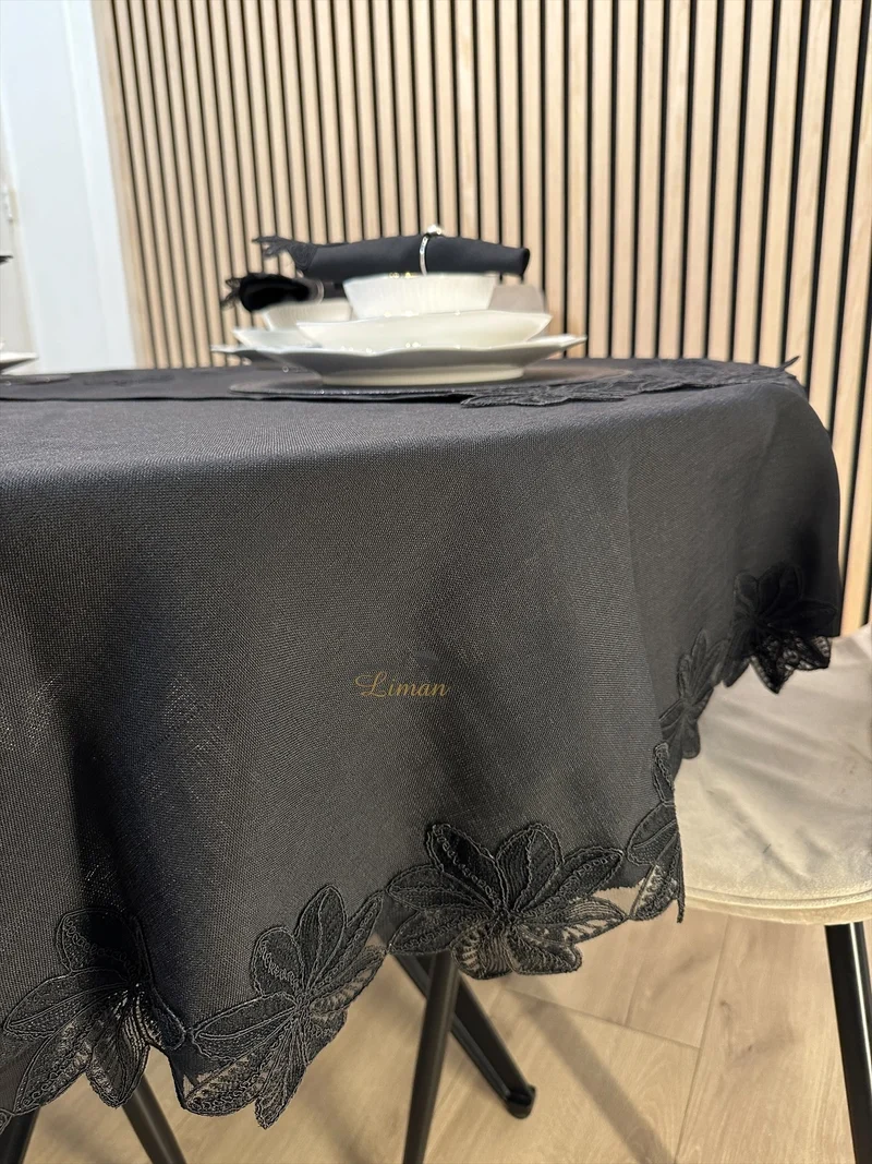 Artemis Tafelkleed Set Met Server Zwart 18 Delig
