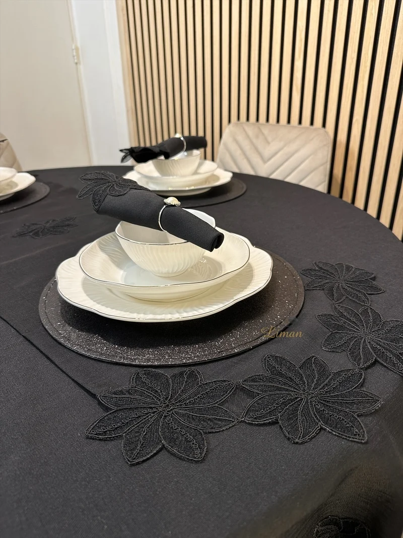Artemis Tafelkleed Set Met Server Zwart 18 Delig