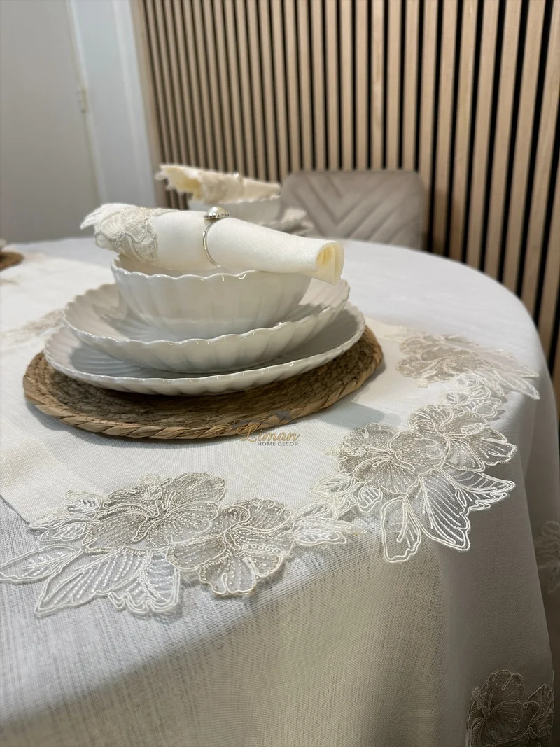 Gelincik Tafelkleed Set Met Server Cream 18 Delig