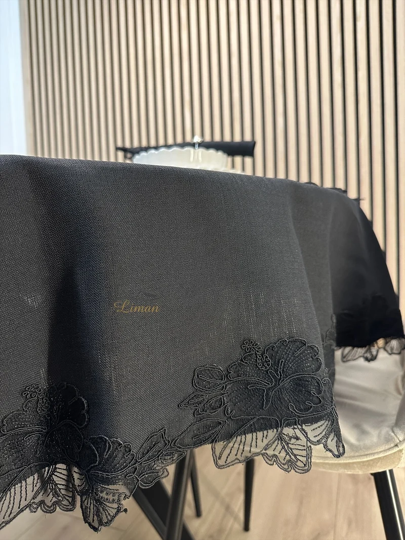 Gelincik Tafelkleed Set Met Server Zwart 18 Delig