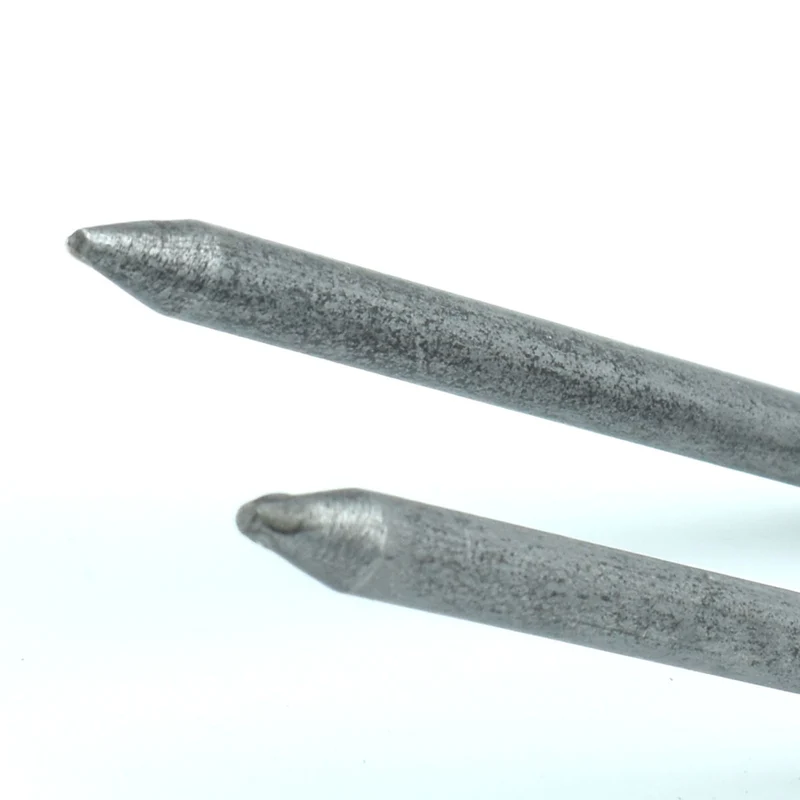 Handliche Rosengabel mit 14 cm ergonomischem Eschenholzgriff und Zinken aus hochwertigem Stahl - echte Handarbeit aus Deutschland