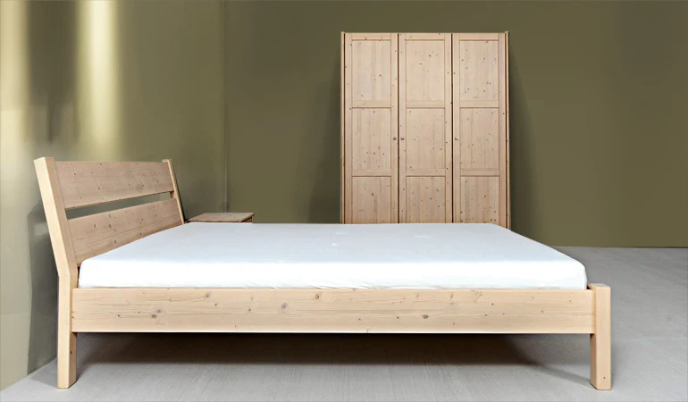Klassischer Massivholzschrank 'Dream Base' - 2/3/4 türig in verschiedenen Holzarten