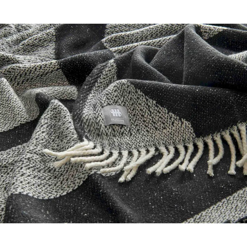 Kuscheldecke 'Slow' | 140x200 cm | Baumwolle und Polyester | 2-farbig | mit Fransen | waschbar | Hergestellt in Spanien