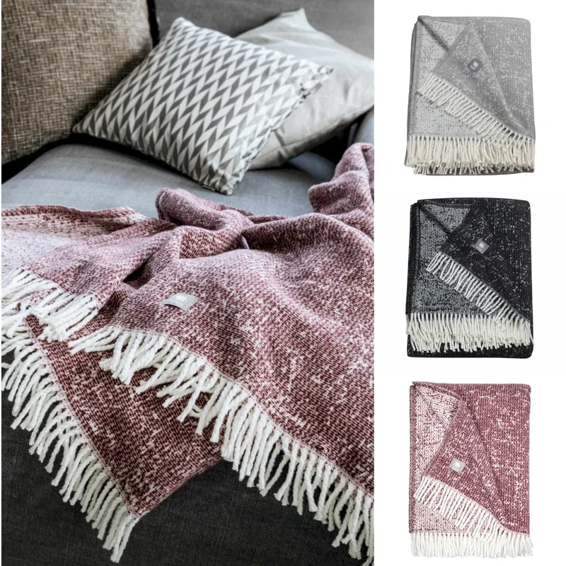Kuscheldecke 'Ease' | 140x200 cm | Baumwolle und Polyacryl | Strukturmuster | mit Fransen | waschbar | Hergestellt in Spanien