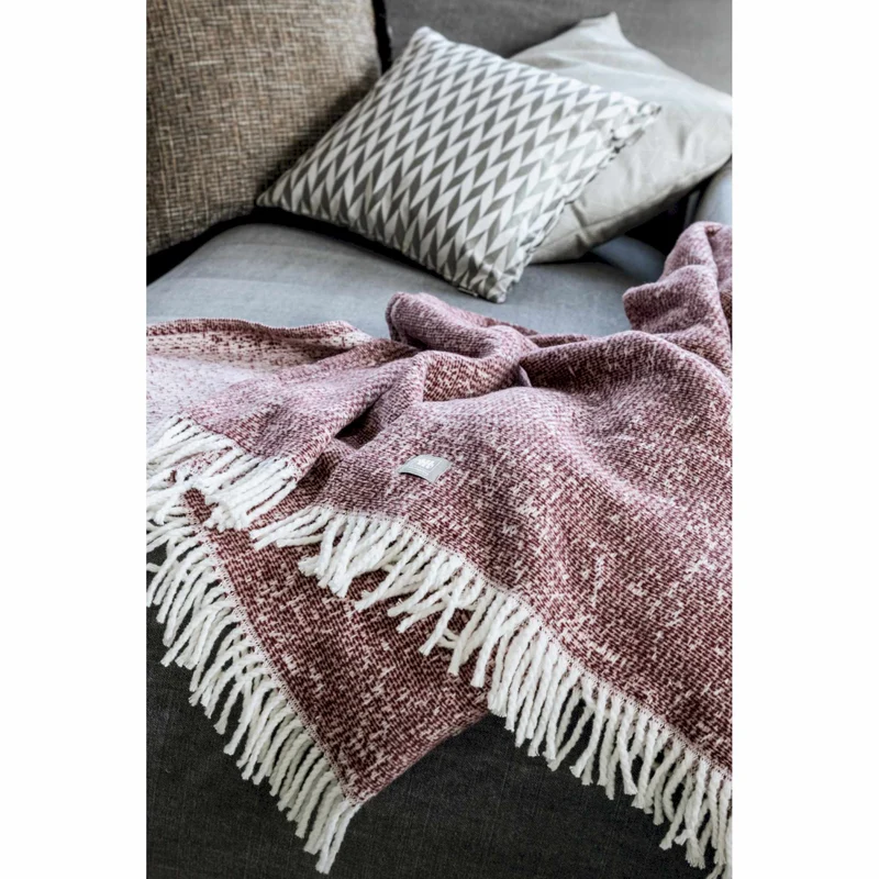 Kuscheldecke 'Ease' | 140x200 cm | Baumwolle und Polyacryl | Strukturmuster | mit Fransen | waschbar | Hergestellt in Spanien
