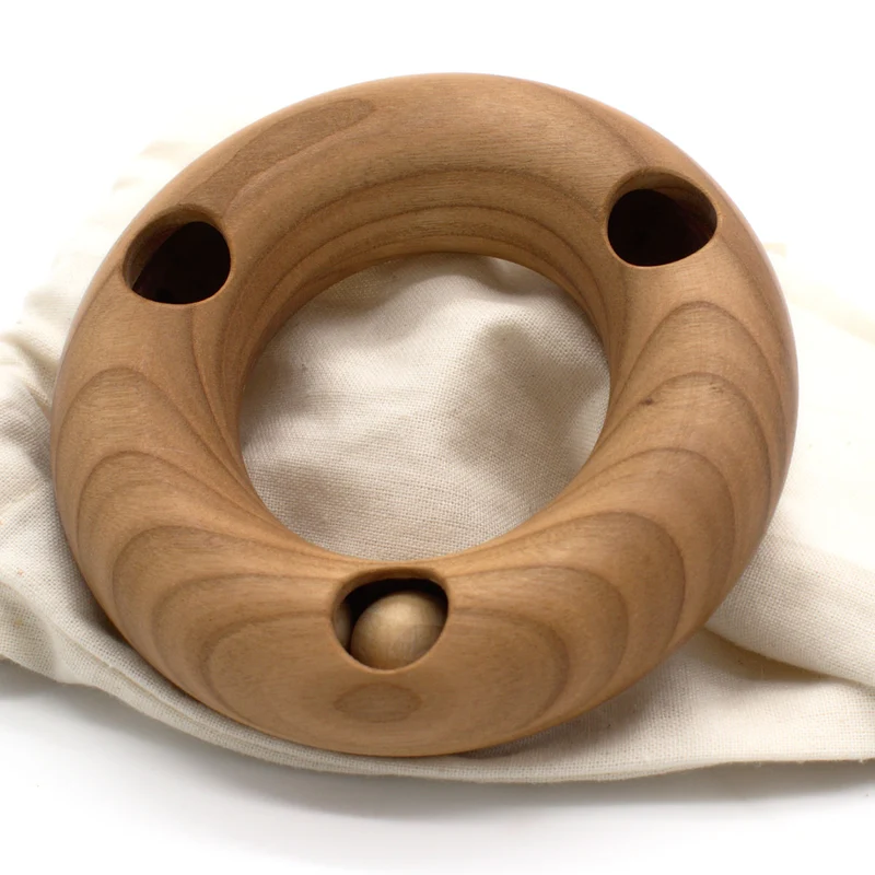 Natürlicher Dreilochring 'Imaginature' | aus Kirschholz geölt | ca. 10 cm | CE-zertifiziert | Made in Germany
