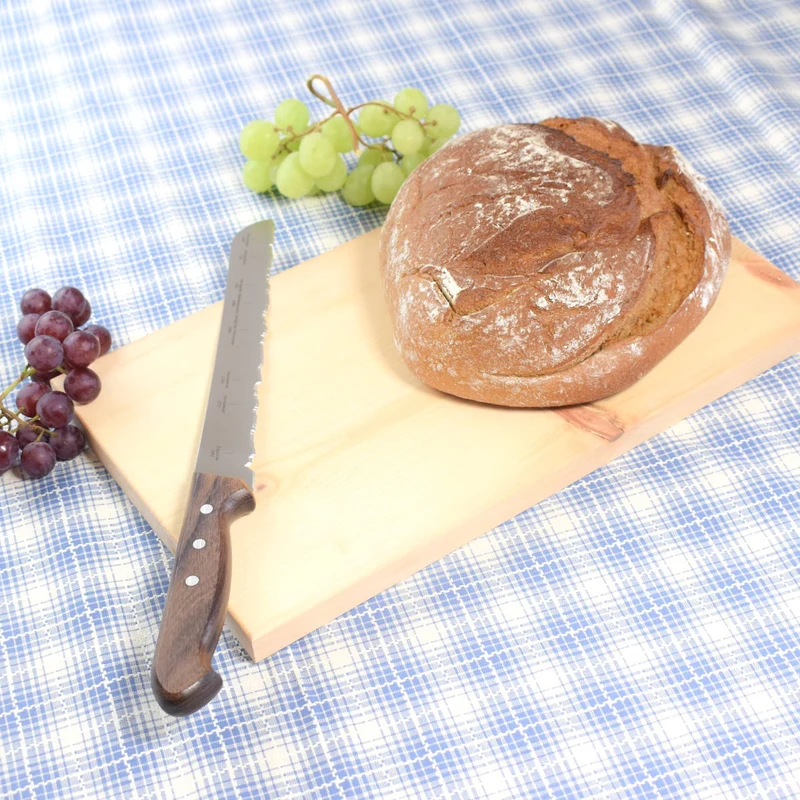 Brotmesser 'Zugspitze' | mit Panoramaschliff | handgemacht | aus Rockwell-Stahl mit Nussholzgriff | Made in Schwitzerland