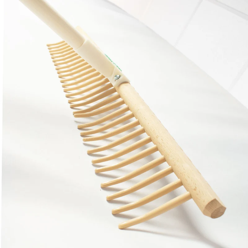 Hochwertiger Rasenrechen | 28 Kunststoffzinken | 67 cm Buchen-Rechenhaupt | 180 cm Lindenholzstiel | Made in Austria