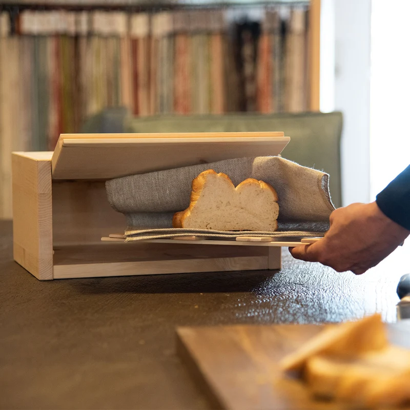 Flexibler Brotkasten aus Zirbenholz | in 3 Größen | wahlweise mit Gitter und Bienenwachstuch oder Bäckerleinen | Handwerk aus Österreich
