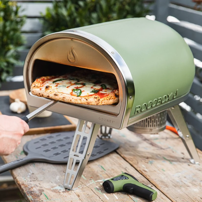Gozney Roccbox Pizzaofen mit Abdeckhaube und Frontablage