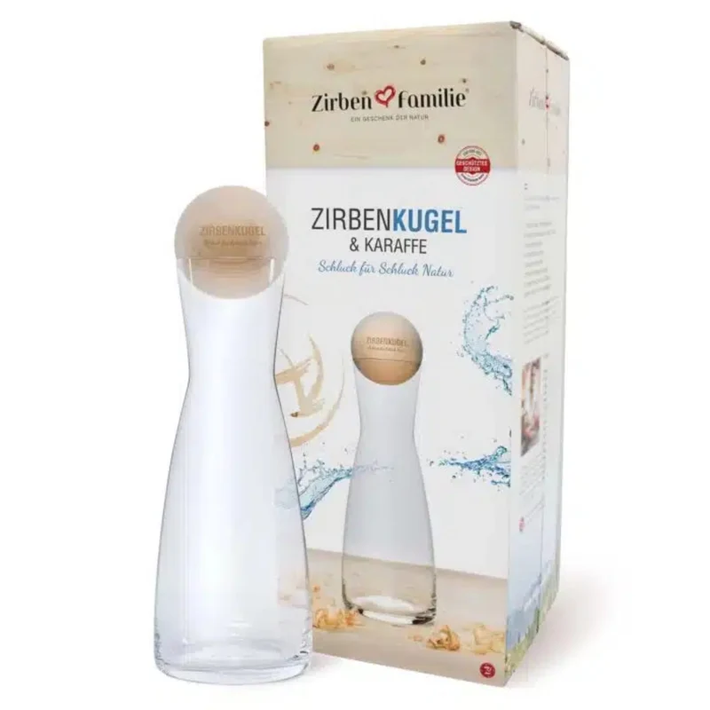 ZirbenKugel Set "ZirbenKugel by ZirbenFamilie" | 1 Liter Glaskaraffe + Zirbenkugel DM 7 cm | inkl. Gravur | Made in Austria