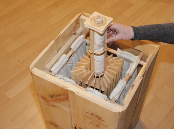 Nachhaltige Klimabox 'Fresh & Free' | aus Zirbenholz | B 40 x T 40 x H 66 cm | Made in Austria