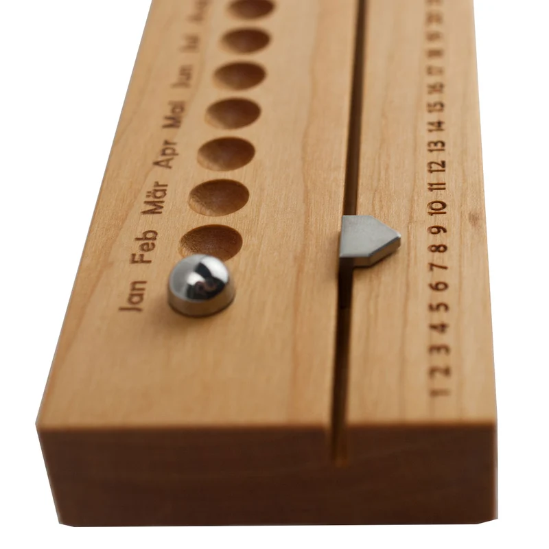 Hochwertiger Vollholz Kalender 'Classy' | verschiedene Holzarten | Tages- und Monatsanzeige | immerwährend ohne Jahresangabe | L 18,6 x B 6,2 x H 2,2 cm | Handgemacht in Deutschland