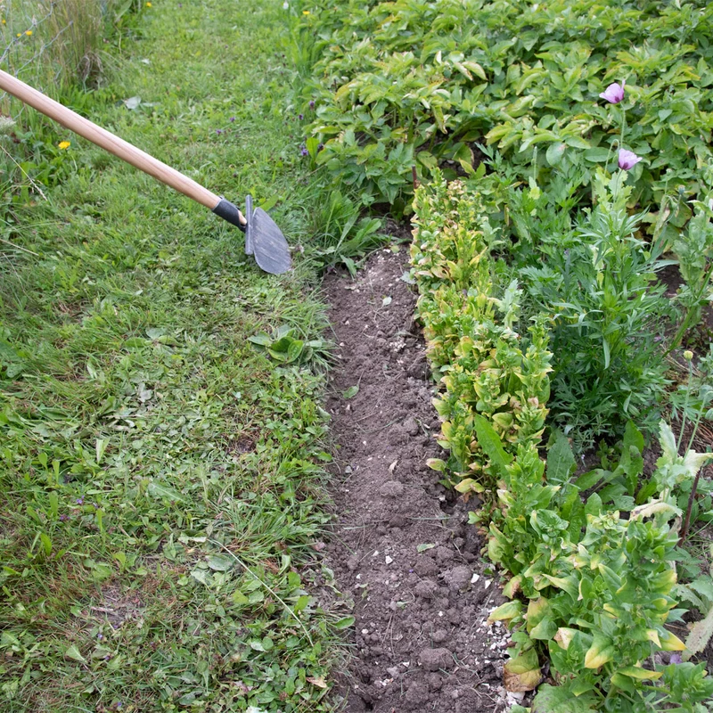 Rasenkantenstecher mit Tritt, 85 cm ergonomischem Eschenholzstiel und Halbmond-Messer aus hochwertigem Stahl - Handgemacht in Deutschland