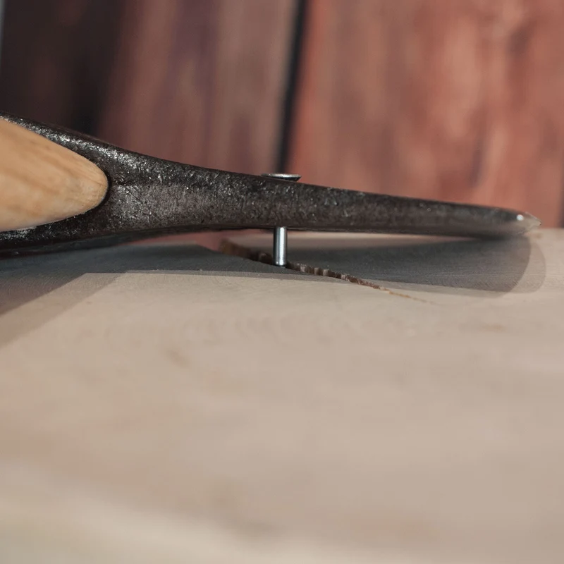 Universalbeil mit Schneideschutz und Eschenstiel Länge: 42,5 cm Kopfgewicht: 800 gr inkl. gratis Schleifstein - Handarbeit aus Deutschland