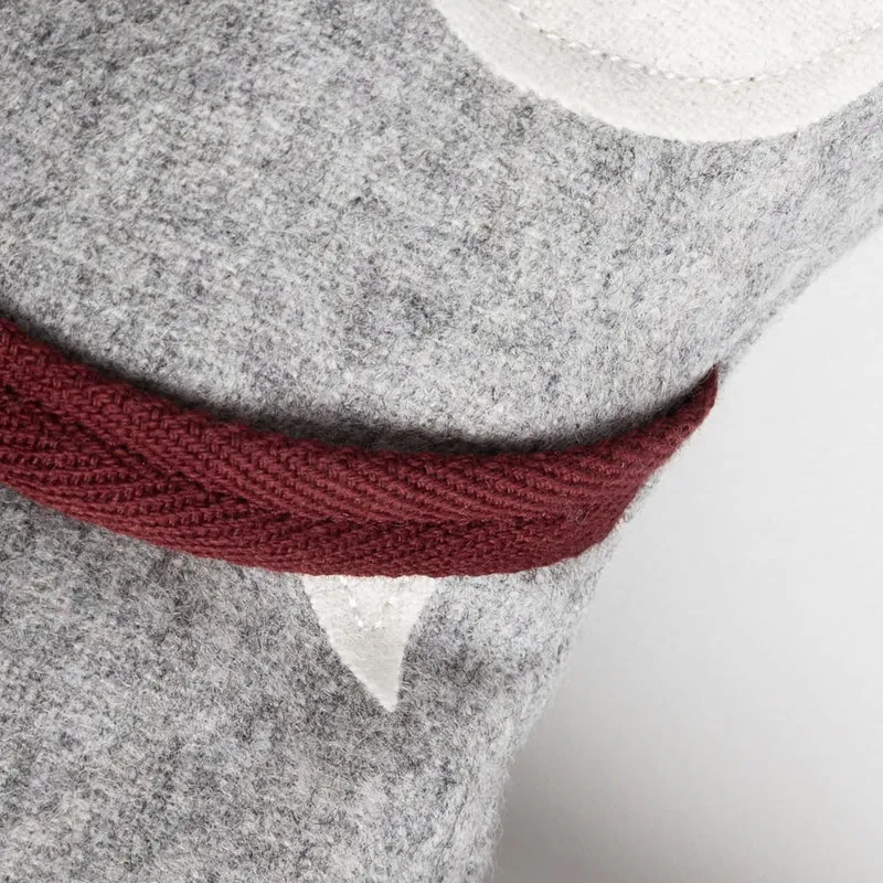 Kuscheltier | Bergmonster 'Rocky' | Merinoloden | Fülle Zirbenholzgranulat | grau | L 18 x H 31 x T 6 cm | waschbar | Made in Austria