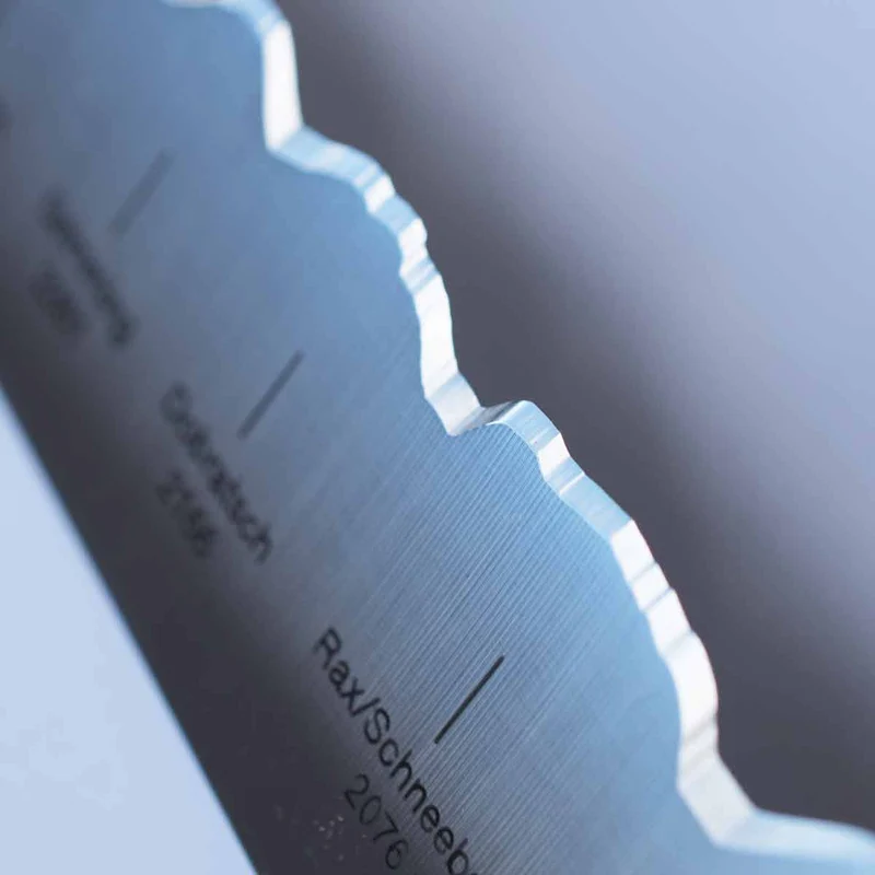 Brotmesser 'Best of Austria' | mit Panoramaschliff | handgemacht | aus Rockwell-Stahl mit Nussholzgriff | Made in Switzerland