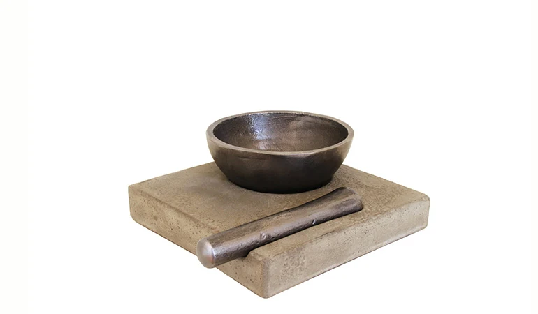 Mörser aus Gußeisen und Beton