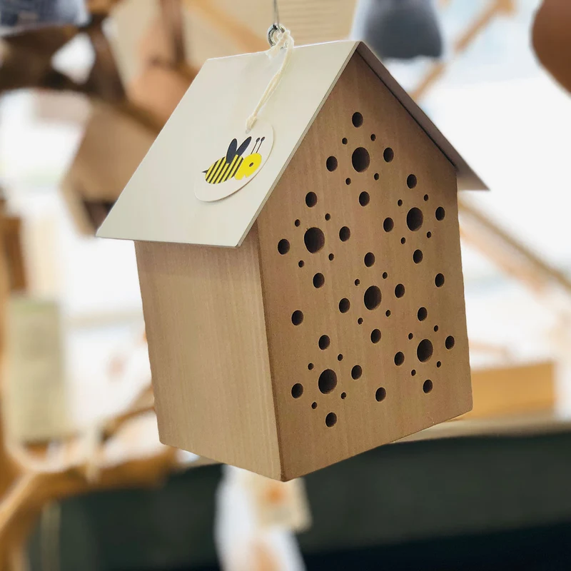 Bienenhotel 'Bee´s Inn' | aus regionalem Lindenholz und schützendem Stahlblech | 14,5 x 10 x 18 cm (LxBxH) | Made in Germany