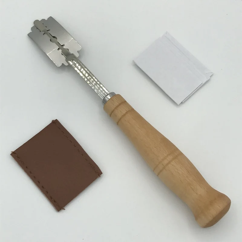 Teigritzer (Baguettemesser, Bäckermesser) Holz/Metall mit Rasierklingen