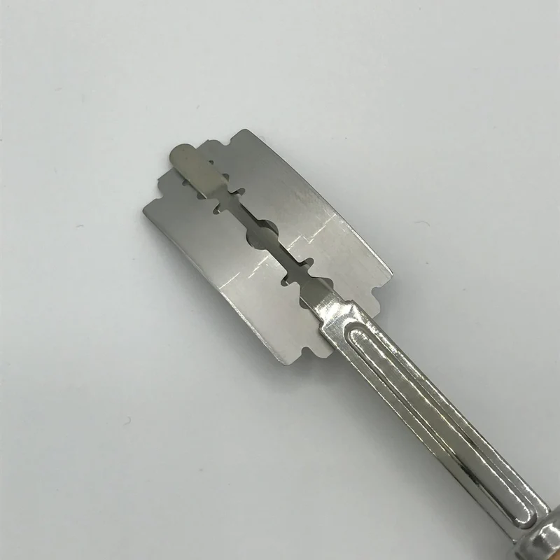 Teigritzer (Baguettemesser, Bäckermesser) Holz/Metall mit Rasierklingen