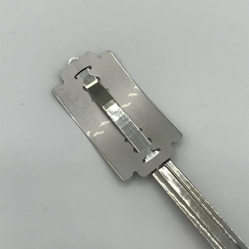 Teigritzer (Baguettemesser, Bäckermesser) Holz/Metall mit Rasierklingen