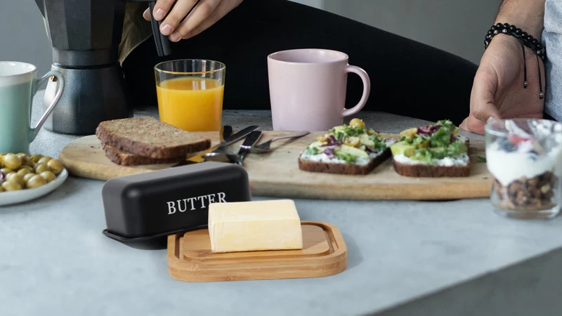 Butterdose,Butterglocke für 250g Butter,Butterdose aus beschichteter Metallplatte oder Boraxglas mit edlem nachhaltigem Naturholzdeckel( Schwarz)