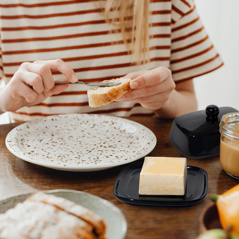 Butterdose - Hochwertige Butterglocke aus Keramik - Butter Dish für alle gängigen Butter (250g) - Butterschale Porzellan (Schwarz)