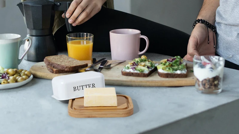 Butterdose,Butterglocke für 250g Butter,Butterdose aus beschichteter Metallplatte oder Boraxglas mit edlem nachhaltigem Naturholzdeckel
