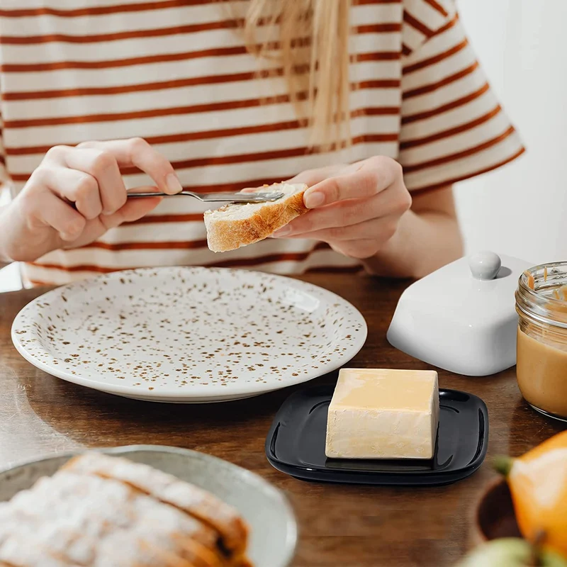 Butterdose - Hochwertige Butterglocke aus Keramik - Butter Dish für alle gängigen Butter (250g) - Butterschale Porzellan (Schwarz-Weiß)