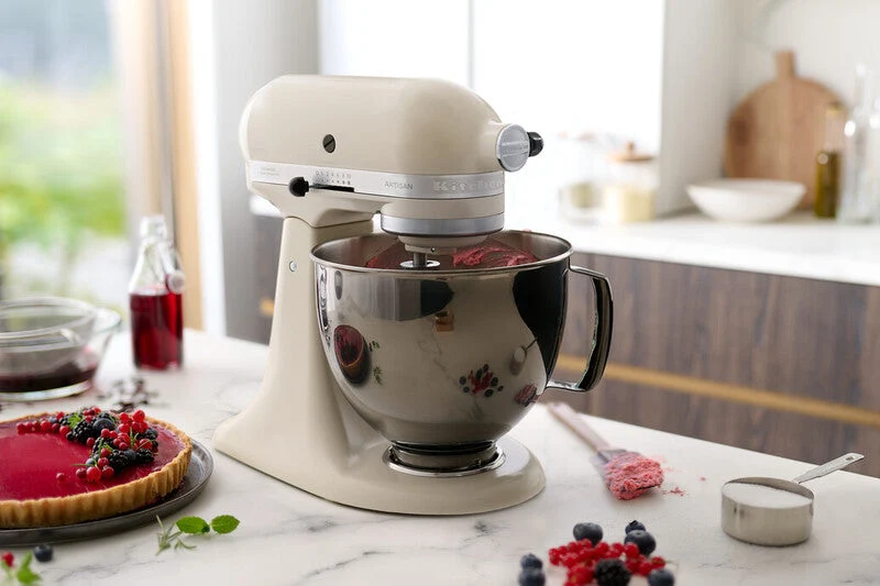 KitchenAid 4,8 L 5KSM175 Artisan Küchenmaschine Breadlover mit Messerschmidt Getreidemühlenvorsatz + Brotbackschüssel