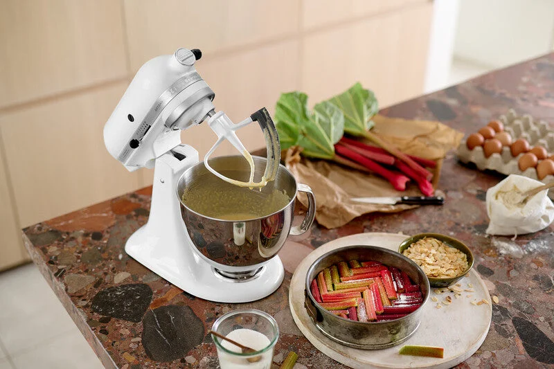 KitchenAid 4,8 L 5KSM175 Artisan Küchenmaschine Breadlover mit Messerschmidt Getreidemühlenvorsatz + Brotbackschüssel