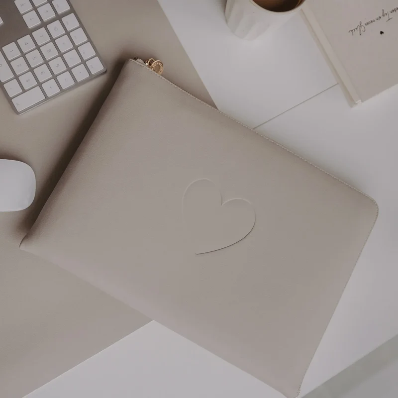EULENSCHNITT Laptoptasche Herz Taupe
