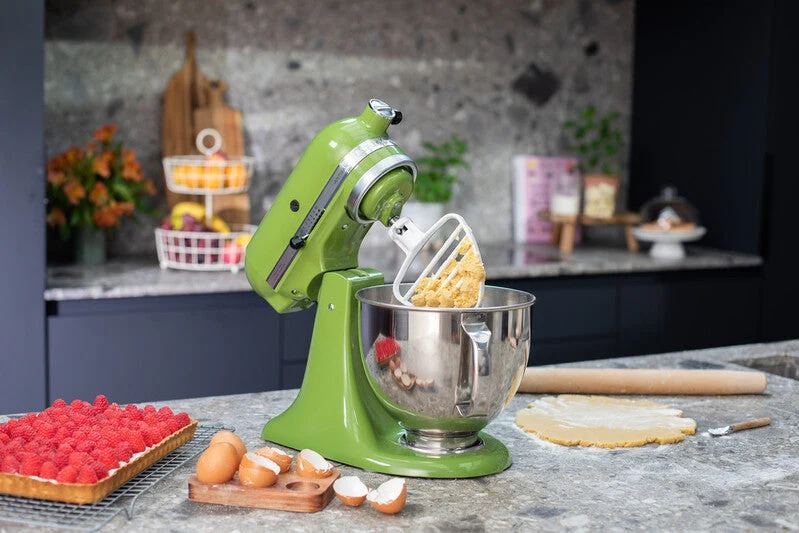 KitchenAid 4,8 L 5KSM175 Artisan Küchenmaschine Allrounderset mit Gemüseschneider+Fleischwolf+Spritzge