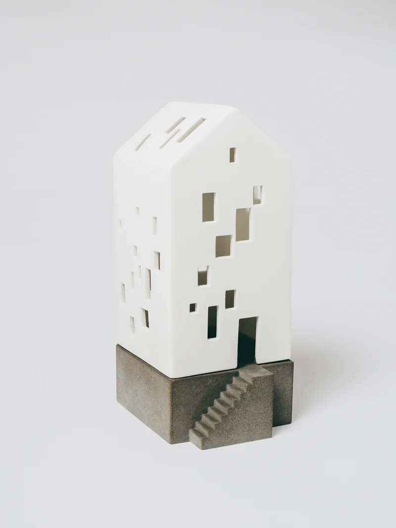 RAEDER DESIGN Lichthaus kleines Apartmenthaus mit Betonsockel