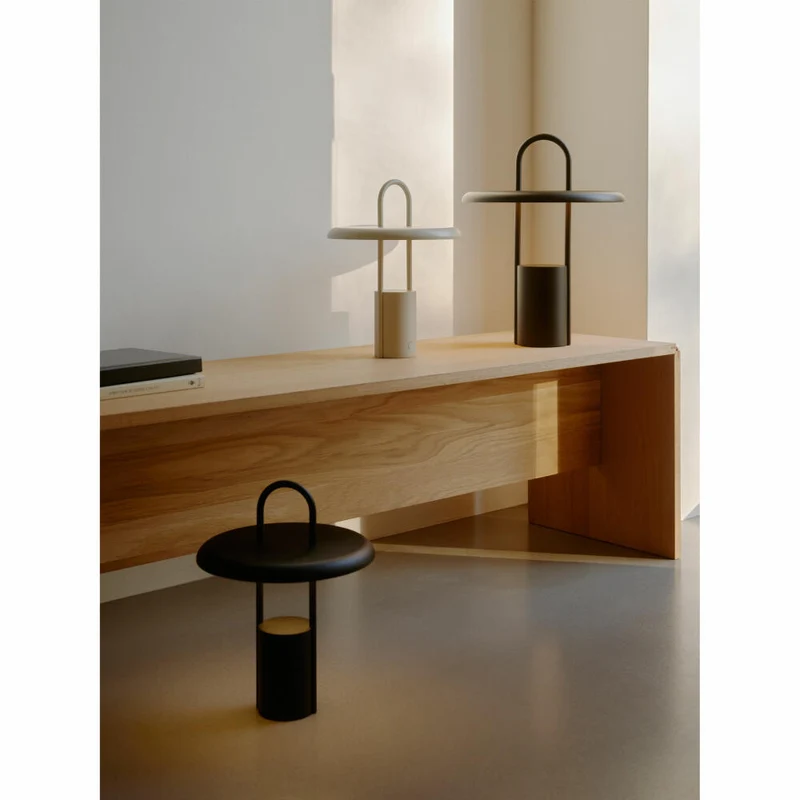 Stelton portable Tischleuchte Pier, Eisen, ABS-Kunststoff, Sand, 33.5 cm, 616-1