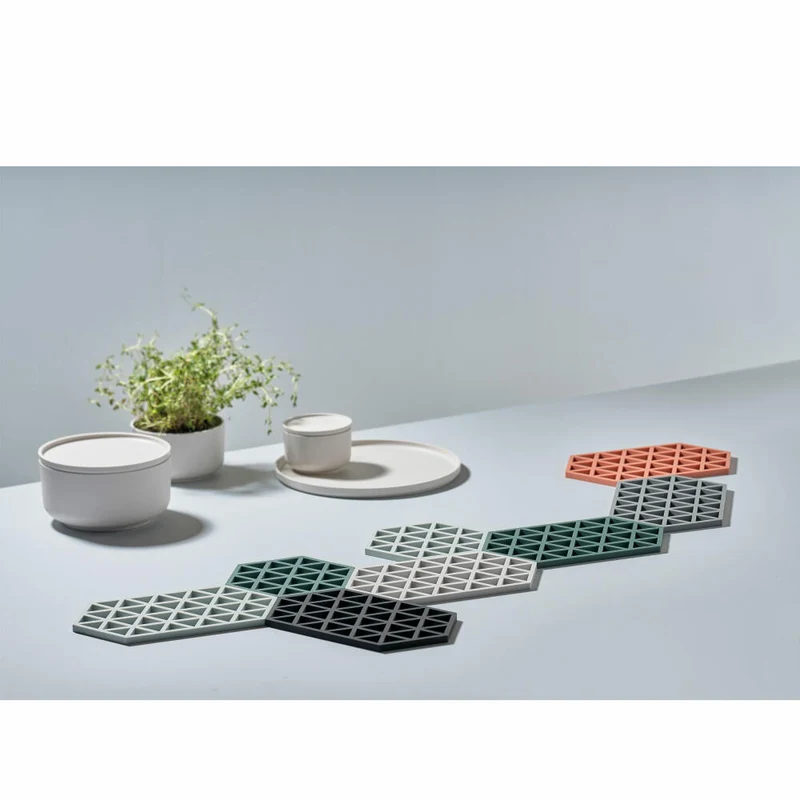 Zone Denmark Untersetzer Triangles, Topfuntersetzer, Pfannenuntersetzer, Silikon, Warm Grey, L 24 cm, 330313
