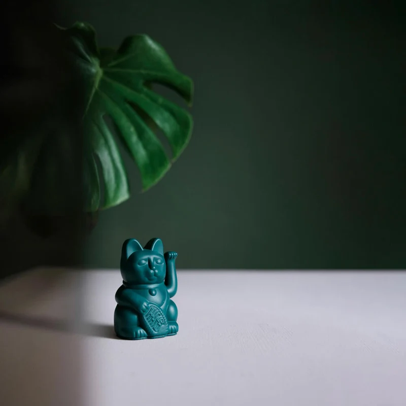 Donkey Products Winkekatze Lucky Cat Mini Maneki Neko, Glücksbringer, Kunststoff, Green, 9.8 cm, 330537